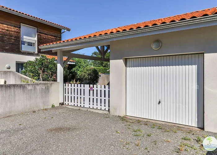 Lägenhet Bourg Duplex Proche Commerces 6 Couchages