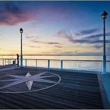 Lägenhet Bourg Duplex Proche Commerces 6 Couchages